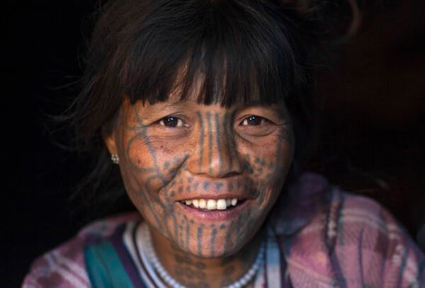 またひとつ伝統が消える ミャンマー女性の顔面タトゥーがはかなくも美しい Edamame