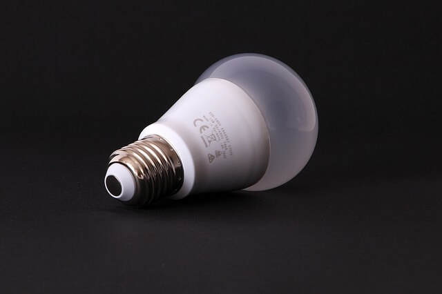 bulbs-1076448_640