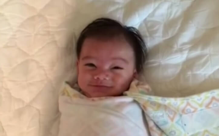 FireShot Capture 534 - Cute baby throws his hands up every morning _ - https___www.youtube.com_watch