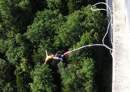 【悲劇】バンジージャンプで死亡事故。インストラクターの英語が下手すぎたことが原因か！？