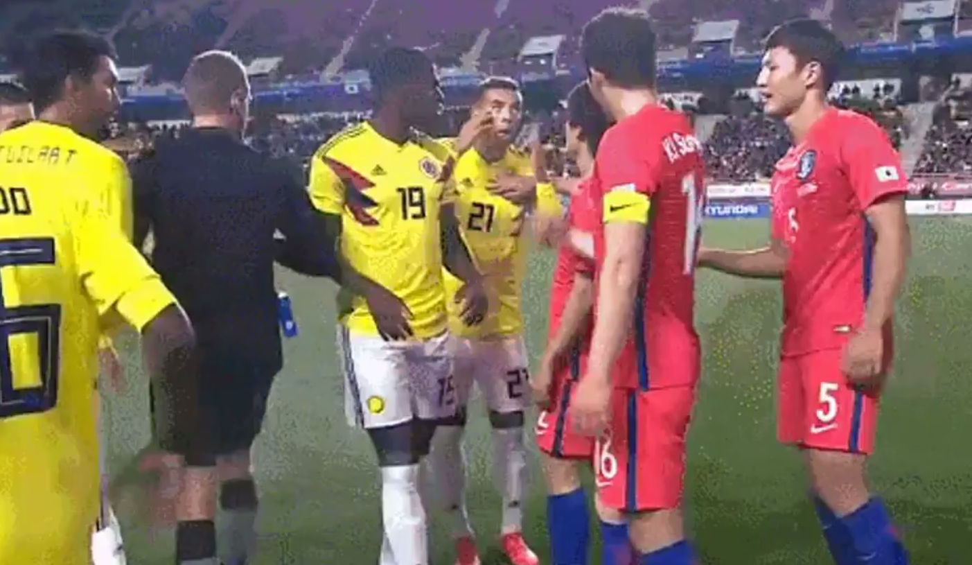 大炎上 サッカーの試合でコロンビアの選手が韓国の選手に つり目ポーズ をして一触即発に Edamame